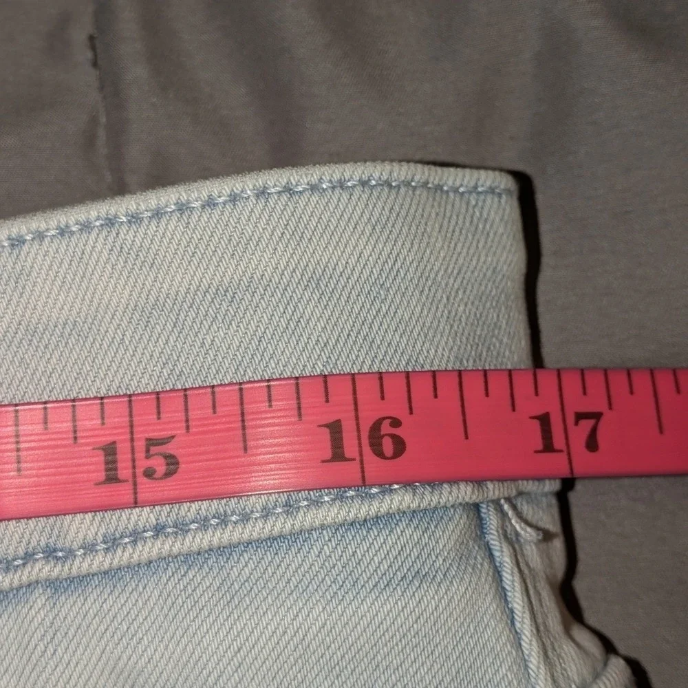 Soft Surroundings Womens Light Wash Denim Bermuda Shorts Cuffed Size L Stretch